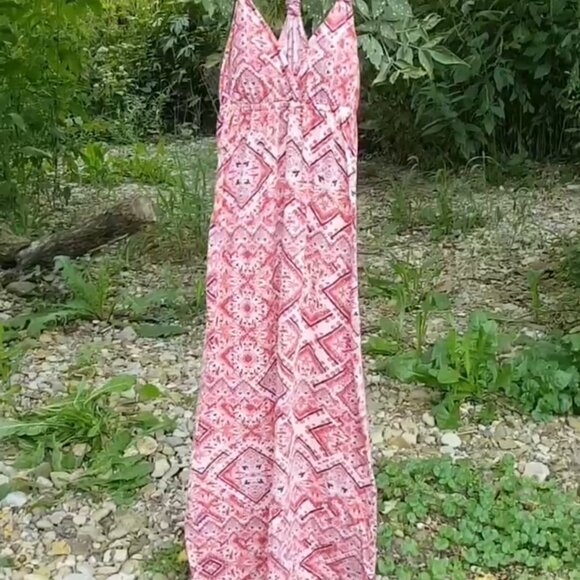 Gorgeous pink printed maxi dress. - Picture 6 of 11